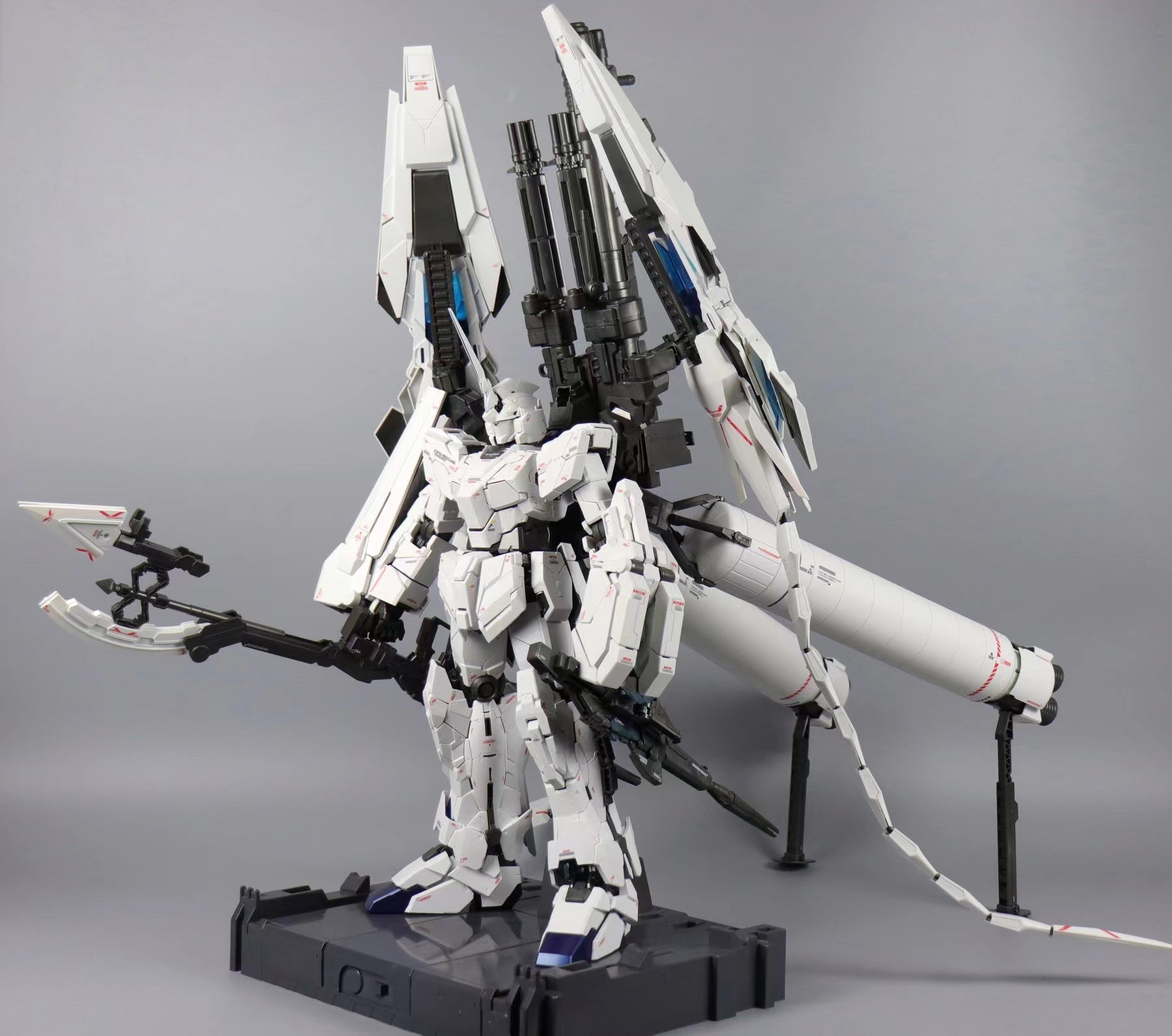 DABAN PGユニコーンガンダムフェニックス - 1/60スケール Daban PG 1/60 ユニコーン 03 フェネクス組立モデルキット趣味
