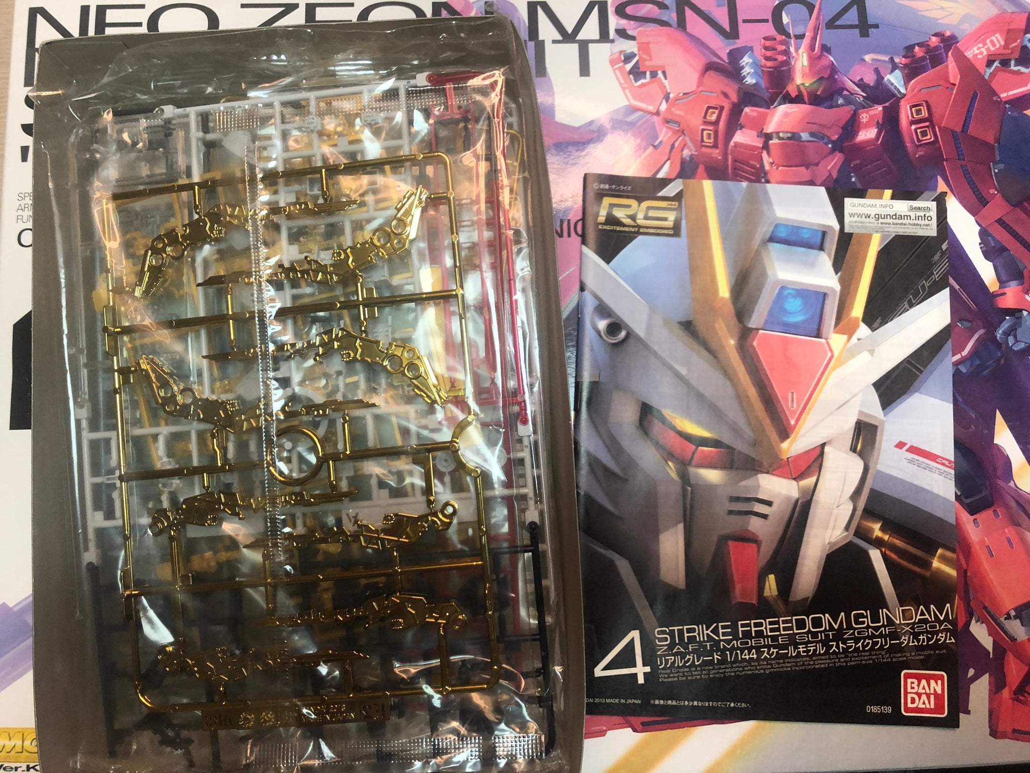 MG ν GUNDAM & SAZABI ver ka set Amazon.com: Bandai Hobby - MG 1/100 MSN-04 Sazabi Version Ka